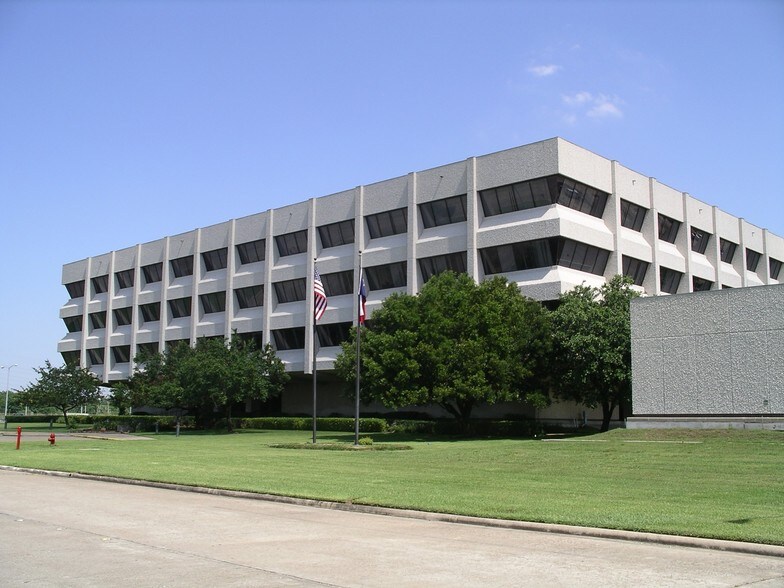 12301 Kurland Dr, Houston, TX for lease - Building Photo - Image 2 of 11