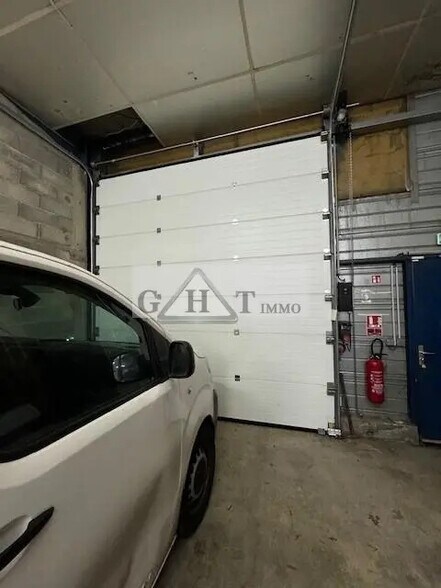 Office in Santeny for lease - Interior Photo - Image 2 of 5