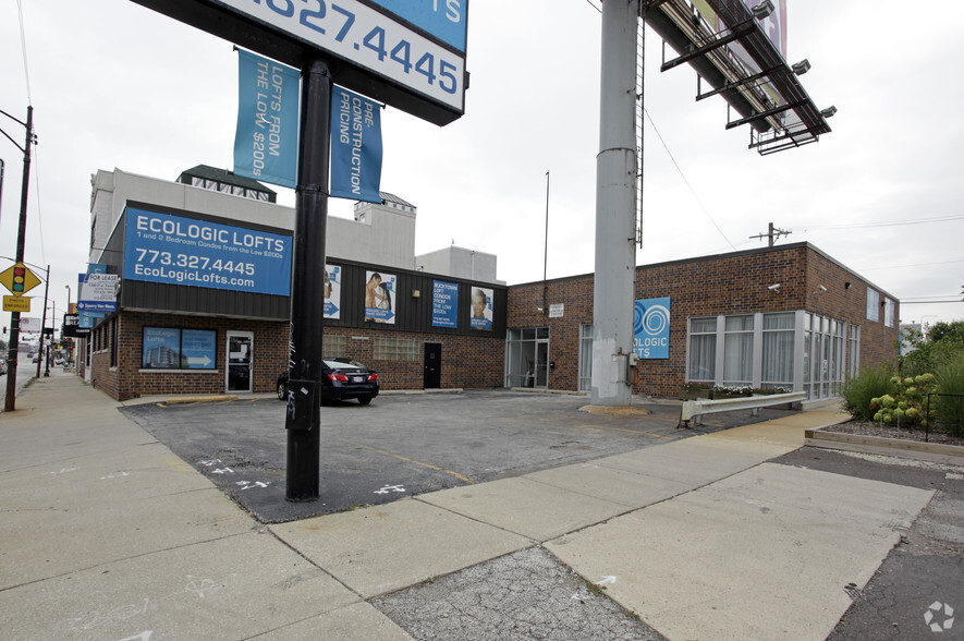 2023 W Fullerton Ave, Chicago, IL for lease - Primary Photo - Image 1 of 12