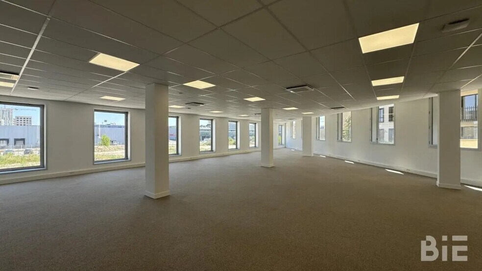 Office in Bordeaux for lease - Building Photo - Image 3 of 15