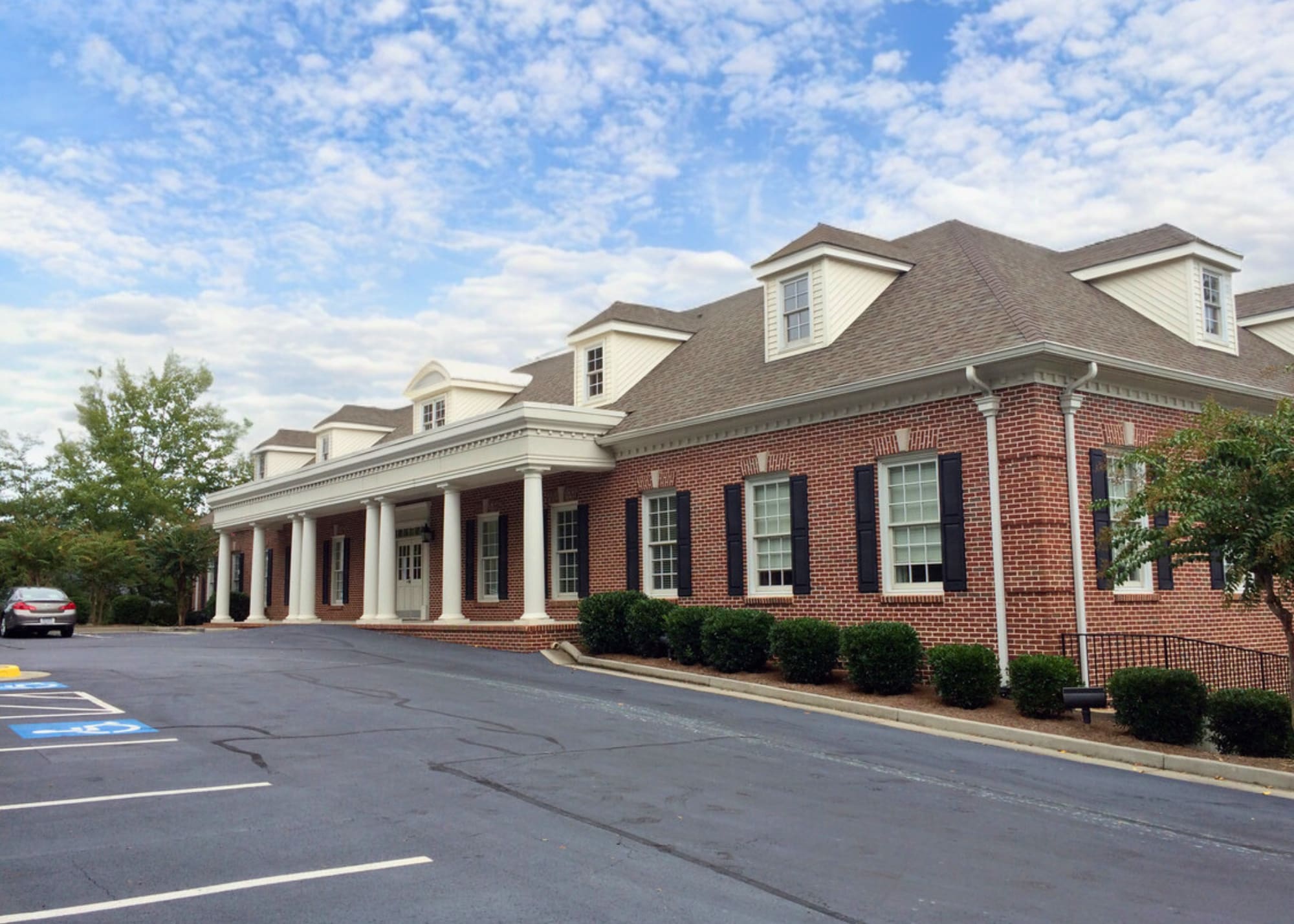 225 Country Club Dr, Stockbridge, GA for lease Building Photo- Image 1 of 3