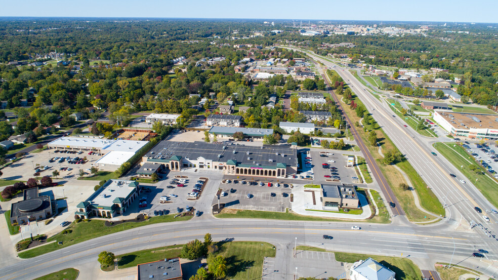 205 E Nifong Blvd, Columbia, MO for lease - Building Photo - Image 1 of 8