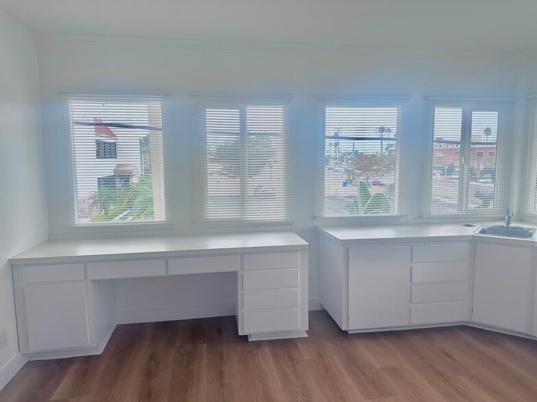 18821 Delaware St, Huntington Beach, CA for lease - Building Photo - Image 2 of 14