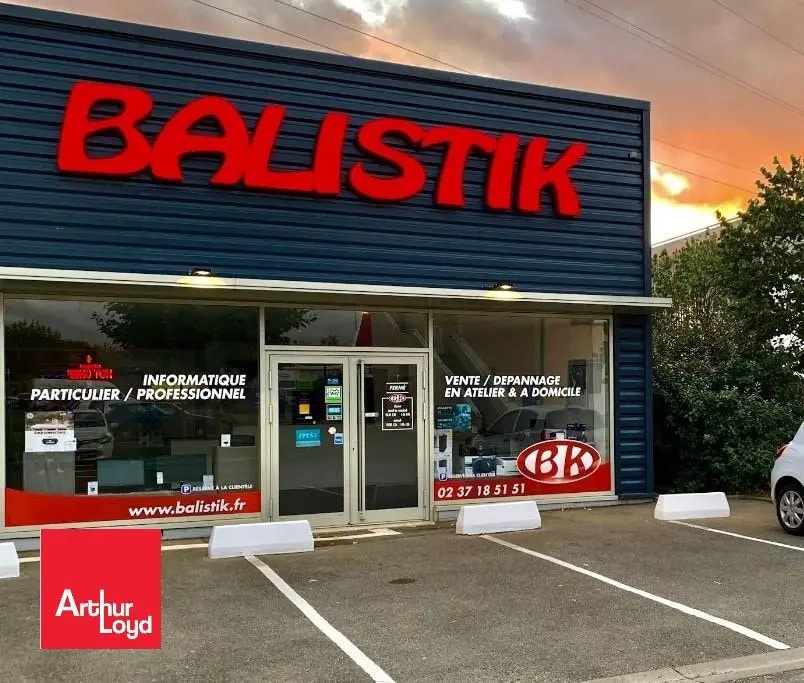 Retail in Barjouville for lease Building Photo- Image 1 of 4