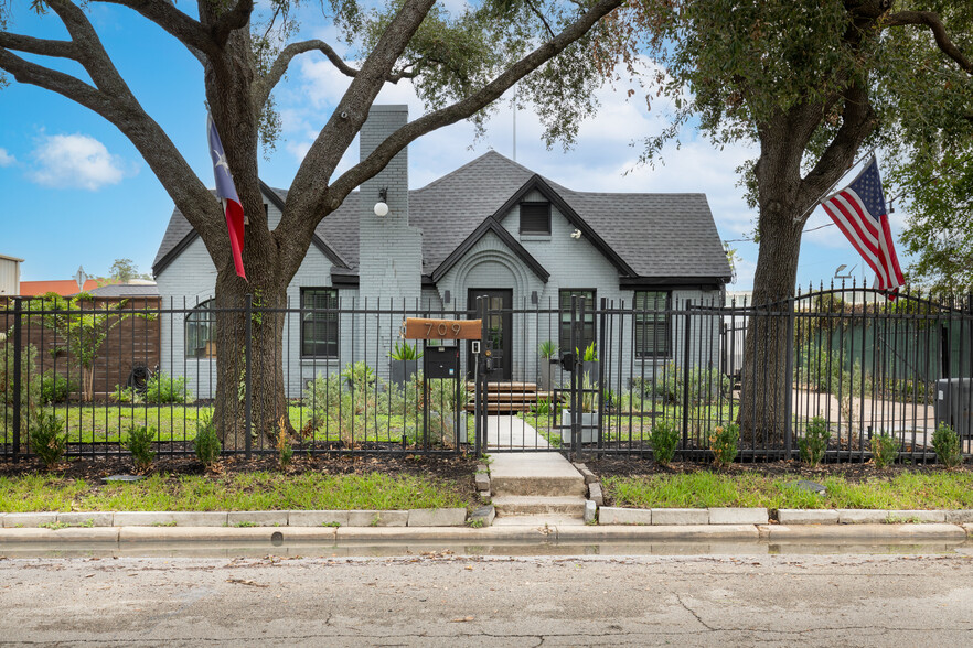 709 Kelley St, Houston, TX for lease - Building Photo - Image 1 of 48