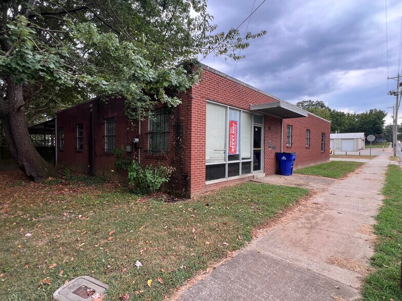 211 W Walnut Ave, McKenzie, TN for sale - Building Photo - Image 2 of 26