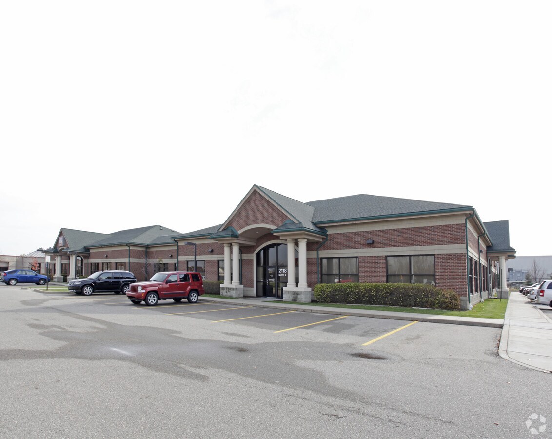 21182138 E Big Beaver Rd, Troy, MI 48083