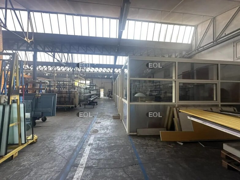 Industrial in Marseille for lease - Interior Photo - Image 2 of 4