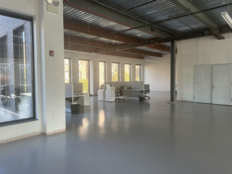 11-22 46th Rd, Long Island City, NY for lease - Interior Photo - Image 3 of 10