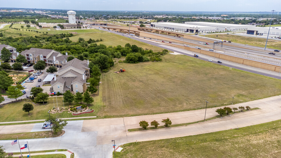 5280 Fossil Creek Blvd, Haltom City, TX for lease - Building Photo - Image 3 of 5