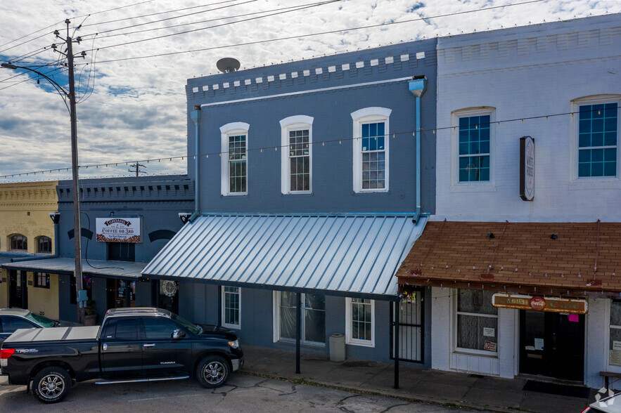 1311 3rd St, Floresville, TX for sale - Building Photo - Image 1 of 4