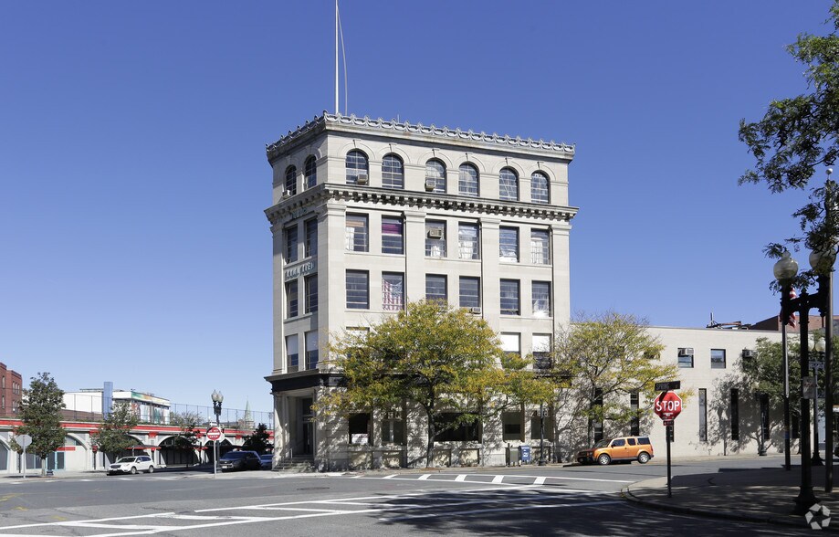 3854 Exchange St, Lynn, MA 01901