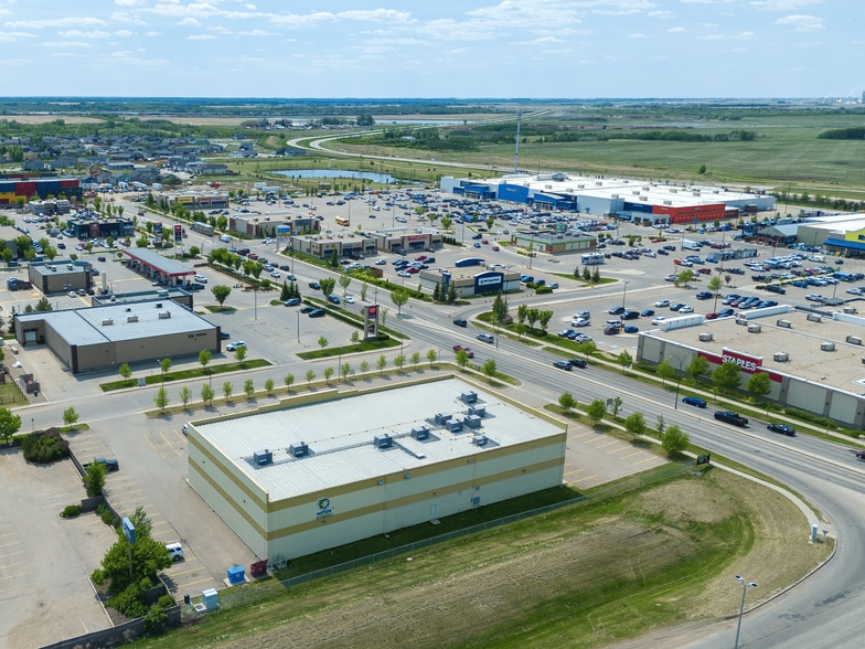 320 Shillington Cres, Saskatoon, SK for sale - Building Photo - Image 3 of 6