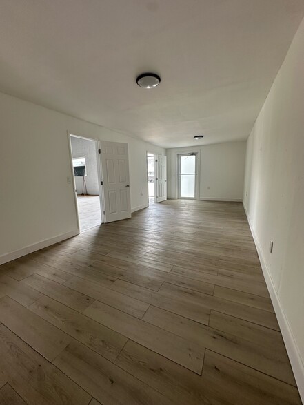 1053 E 14th St, Hialeah, FL for lease - Interior Photo - Image 2 of 6