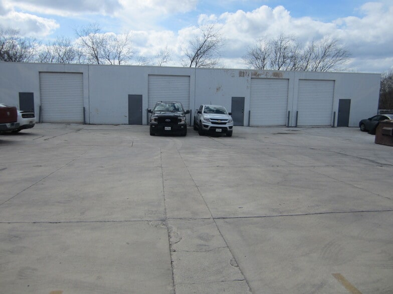 13603 Topper Cir, San Antonio, TX for lease - Building Photo - Image 1 of 11