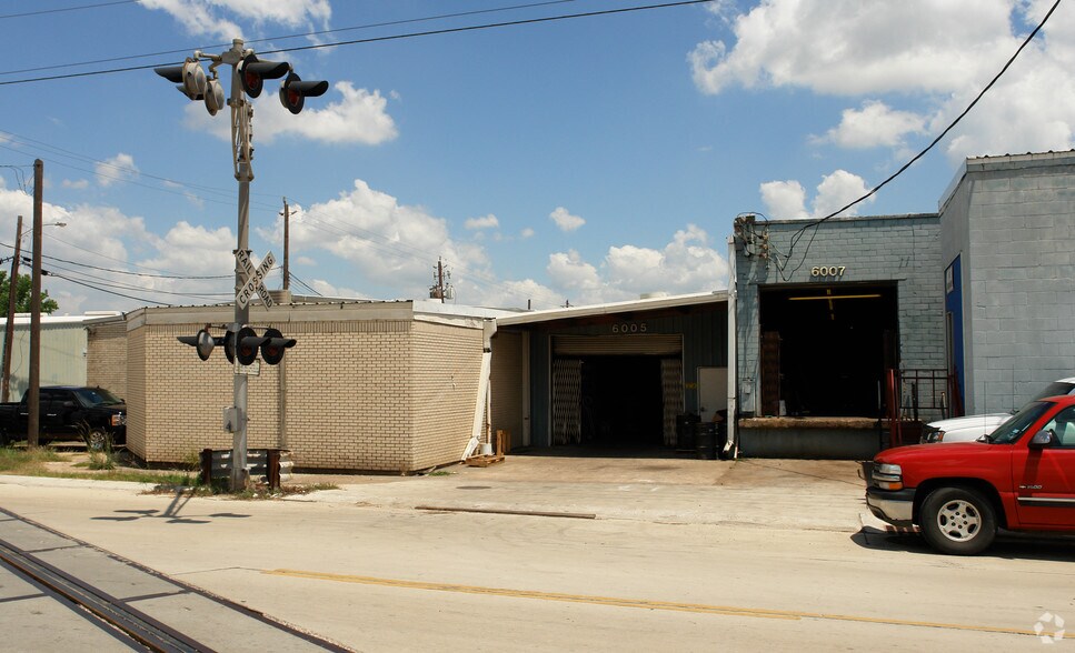 6003 Armour Dr, Houston, TX for sale - Building Photo - Image 3 of 3