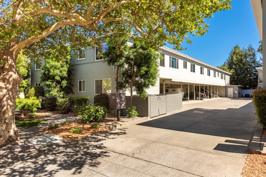 Abbey Lane Apartments portfolio of 2 properties for sale on LoopNet.com - Building Photo - Image 2 of 26