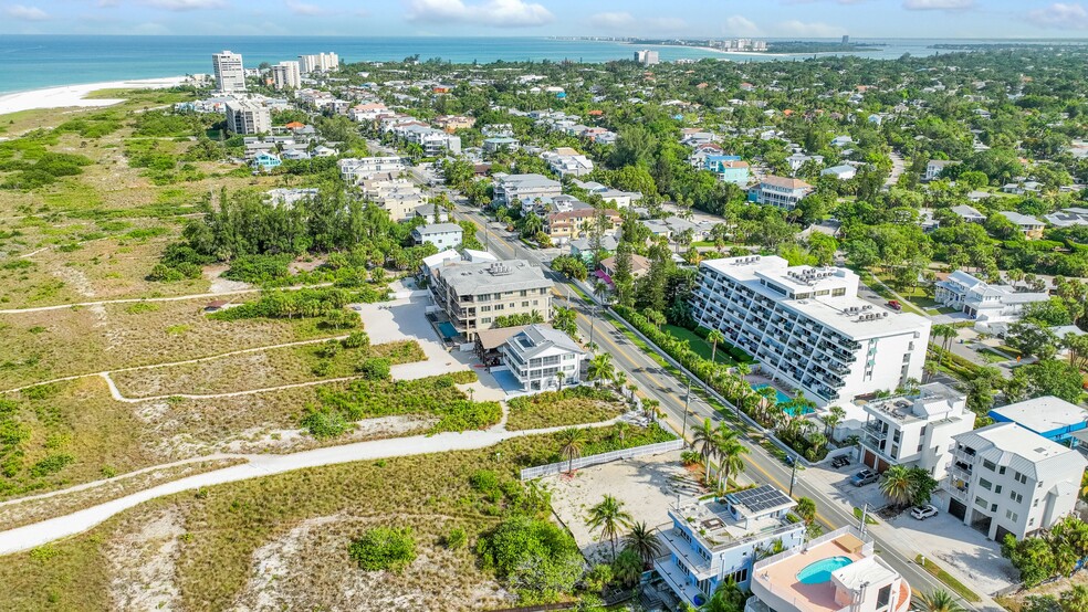 636 Beach Rd, Siesta Key, FL for sale - Building Photo - Image 2 of 15