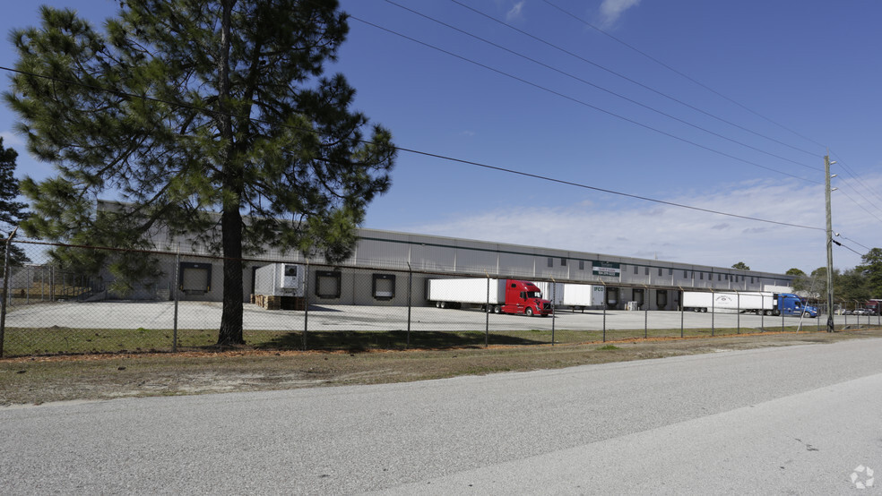 5400 W 12th St, Jacksonville, FL for lease - Building Photo - Image 3 of 9