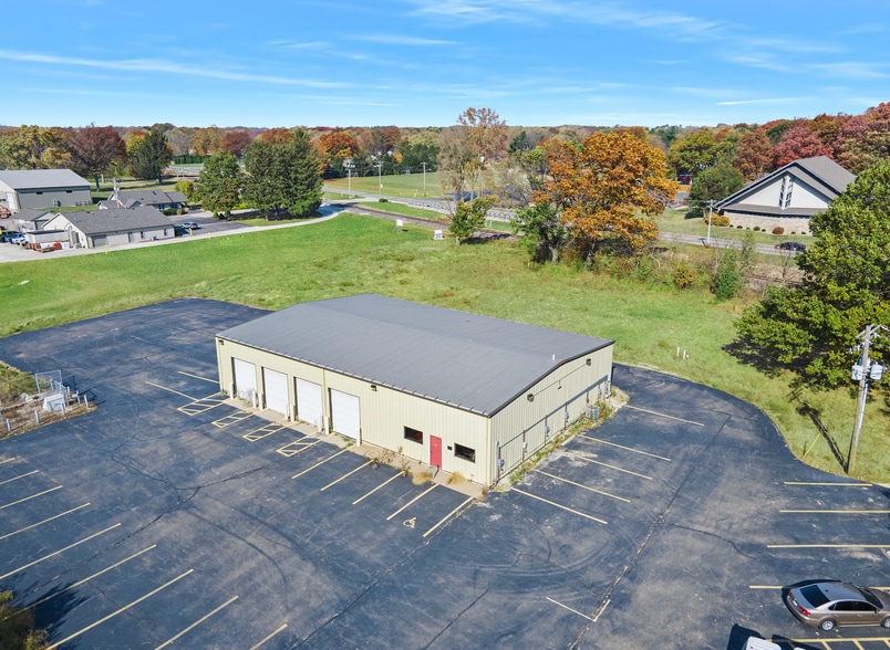 802 Hickory St, Mahomet, IL for lease - Building Photo - Image 1 of 14