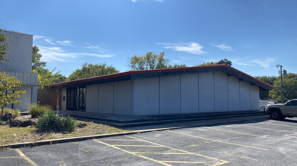 1036 W Sunshine St, Springfield, MO for lease - Primary Photo - Image 1 of 21