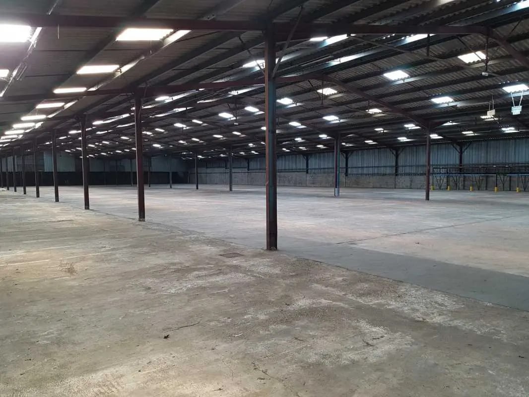 Office in Roullet-Saint-Estèphe for lease Building Photo- Image 1 of 4