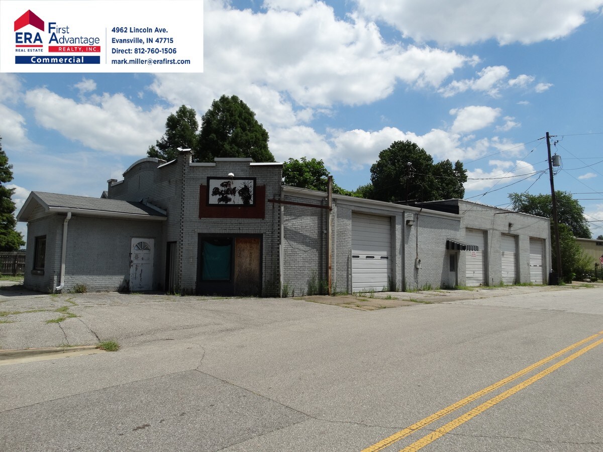 903 Oak Hill Rd, Evansville, IN 47711