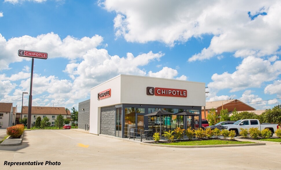 902 Scott Dr, Piqua, OH for sale - Building Photo - Image 3 of 10