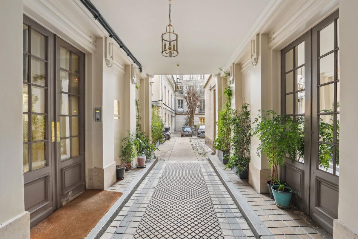 Office in Paris for lease Building Photo- Image 1 of 15