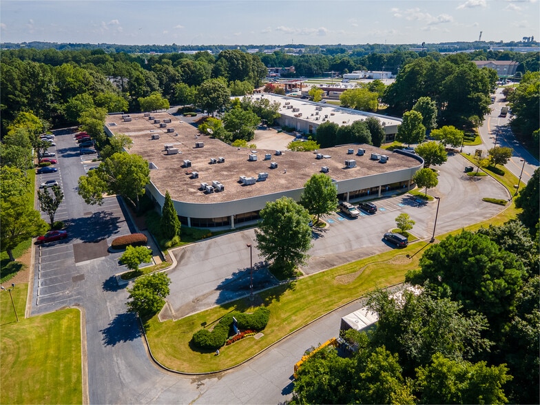 485 Atlanta South Pky, Atlanta, GA for sale - Building Photo - Image 3 of 13