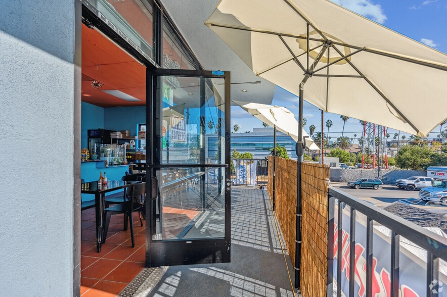 1133 S Vermont Ave, Los Angeles CA - Bar