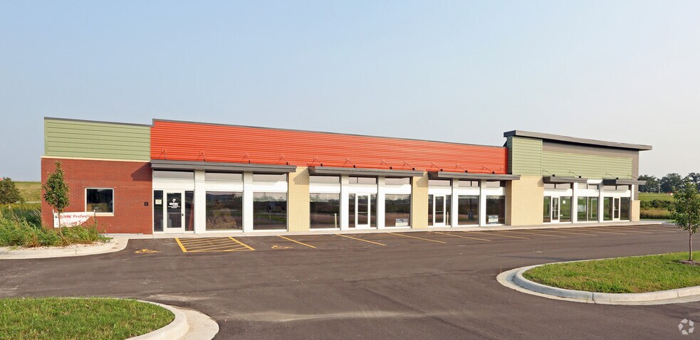 250-270 Commerce Dr, Columbus, WI for sale - Building Photo - Image 1 of 1