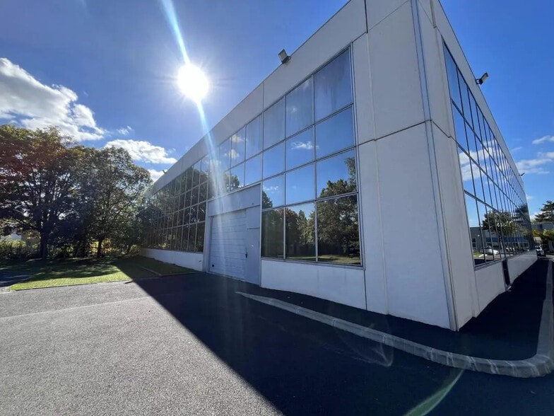 Office in Les Ulis for lease - Building Photo - Image 2 of 17