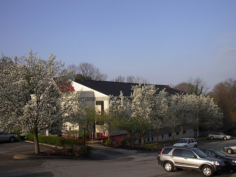 993 Brodhead Rd, Coraopolis, PA for lease - Building Photo - Image 2 of 3