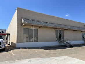 4821 Top Line Dr, Dallas, TX for lease Building Photo- Image 2 of 7