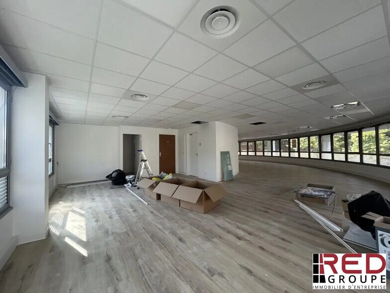 Office in Aix-en-Provence for lease - Building Photo - Image 3 of 7