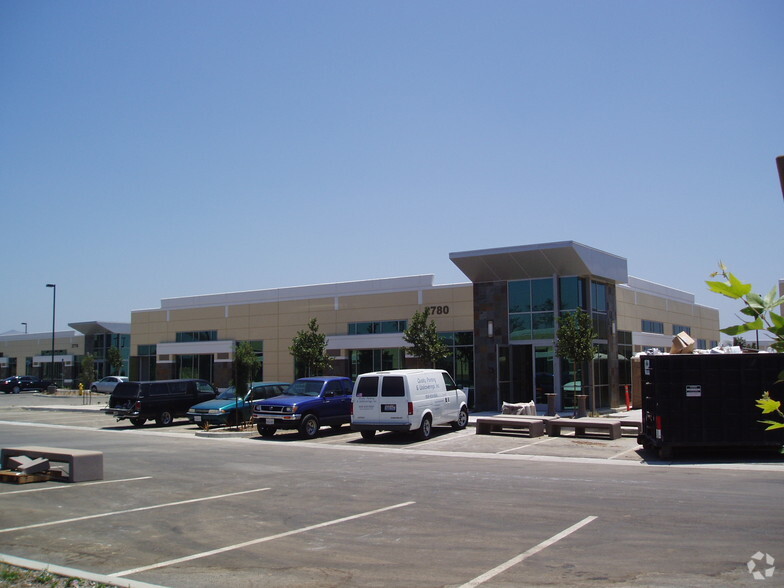 2780 Gateway Rd, Carlsbad, CA for lease - Building Photo - Image 2 of 4