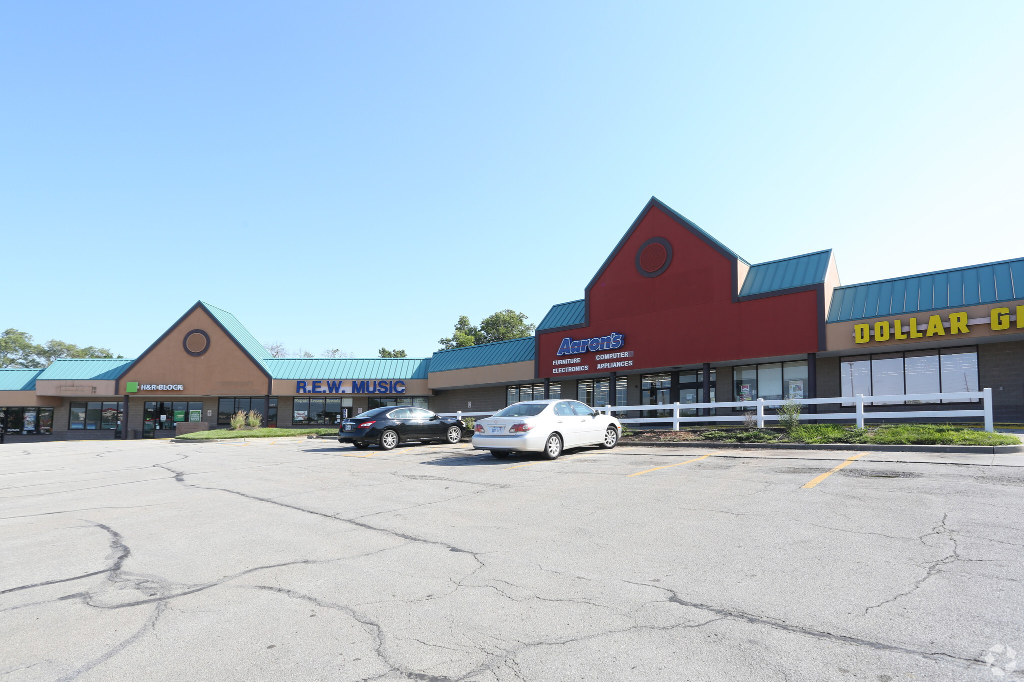 1062-1096 W Santa Fe St, Olathe, KS for lease Building Photo- Image 1 of 14