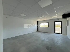 Flex in Genas for lease Interior Photo- Image 2 of 7