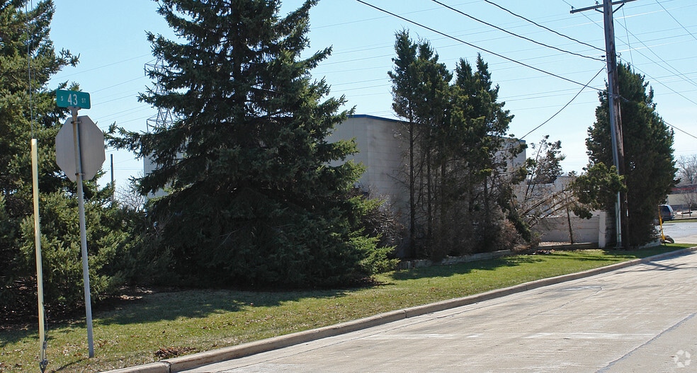 4230 W Loomis Rd, Greenfield, WI for lease - Building Photo - Image 3 of 20