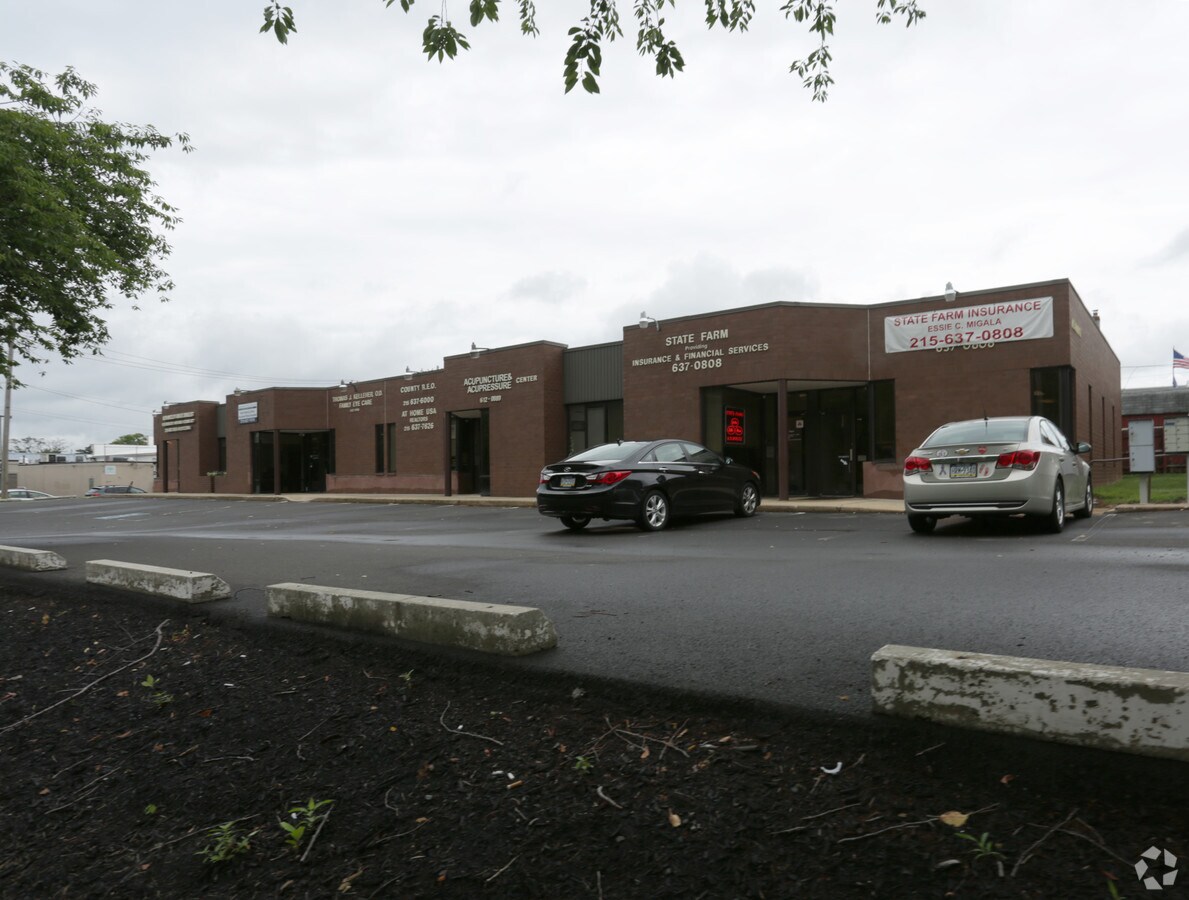 10501 Academy Rd, Philadelphia, PA 19114