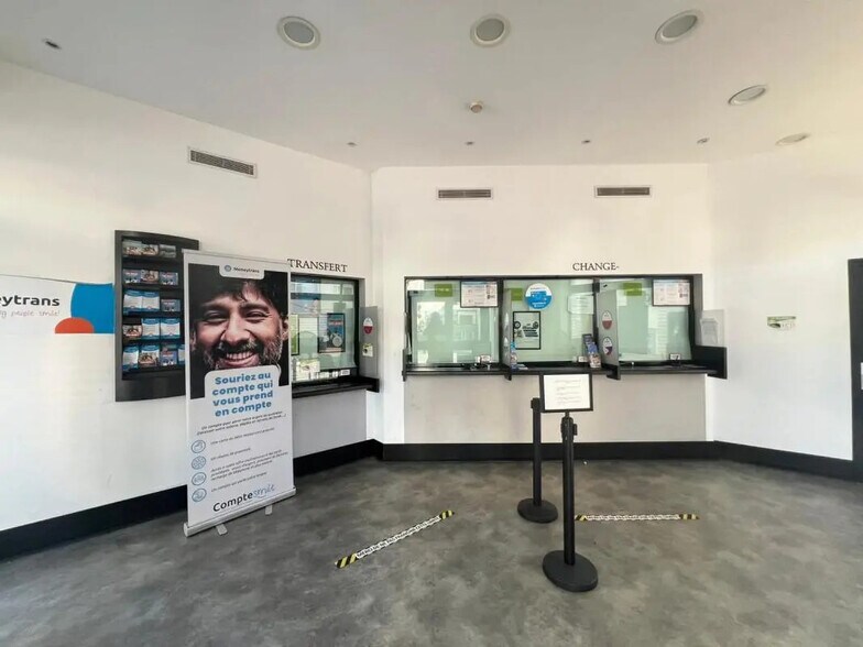 Retail in Cannes for lease - Building Photo - Image 3 of 7