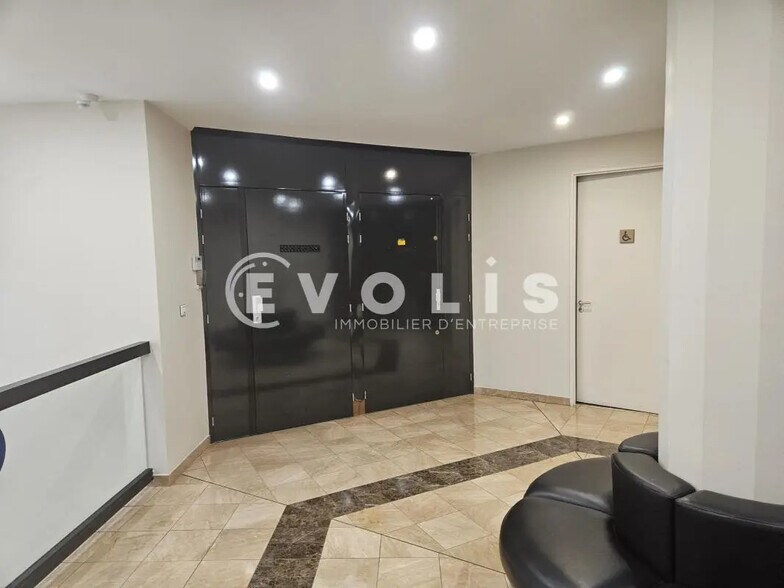 Office in Saint-Aubin for lease - Lobby - Image 2 of 10