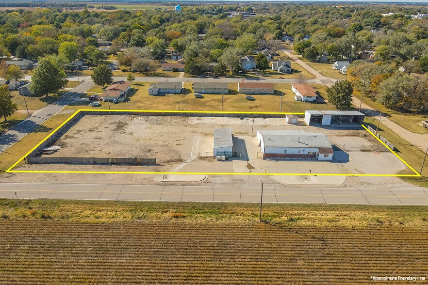 703 McNair St, Halstead, KS for sale - Primary Photo - Image 1 of 1