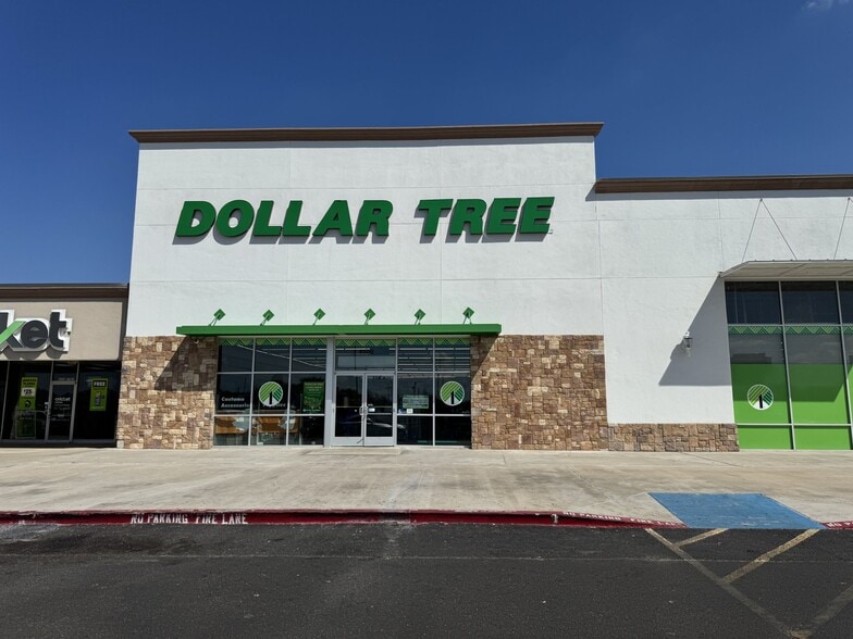 4500 San Bernardo Ave, Laredo, TX for lease - Building Photo - Image 2 of 6