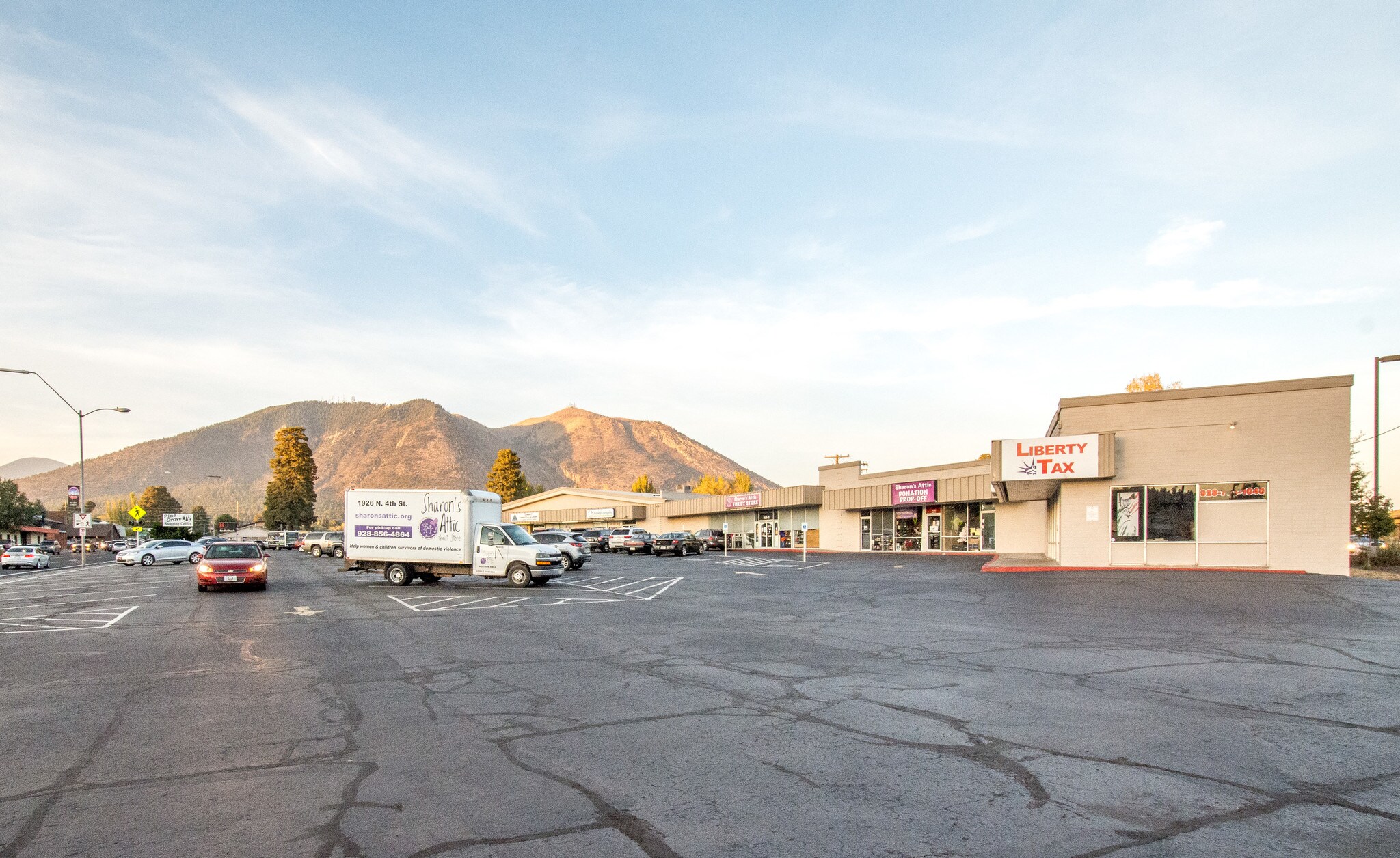 20982160 N 4th St, Flagstaff, AZ 86004 Pinegrove Shopping Center