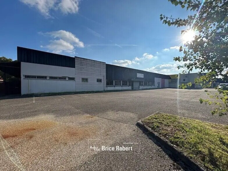 Flex in Vaulx-en-Velin for sale - Building Photo - Image 1 of 7