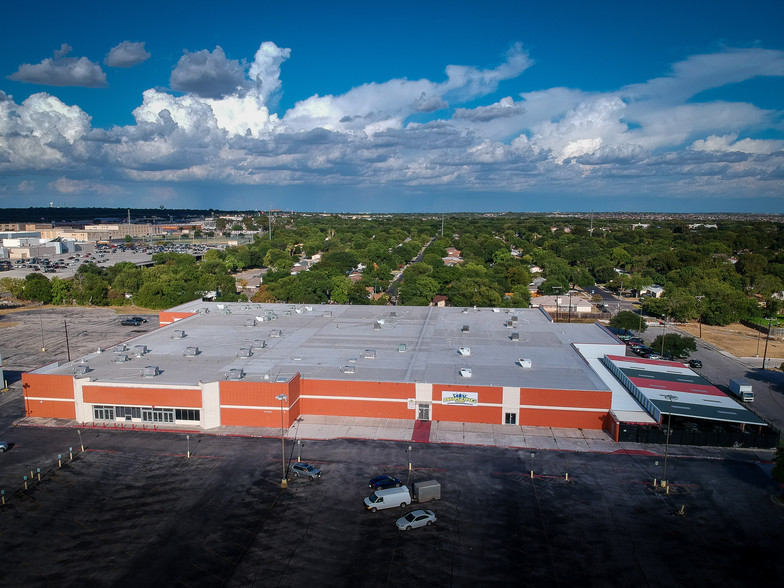 7702 N IH 35, San Antonio, TX for sale - Primary Photo - Image 1 of 1