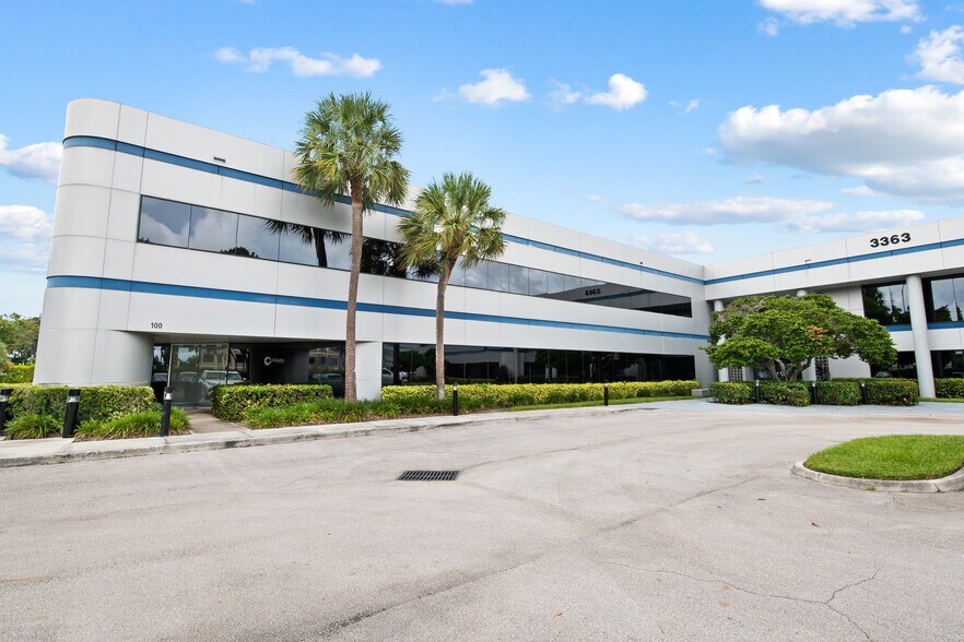 3363 W Commercial Blvd, Fort Lauderdale, FL for lease - Building Photo - Image 1 of 40