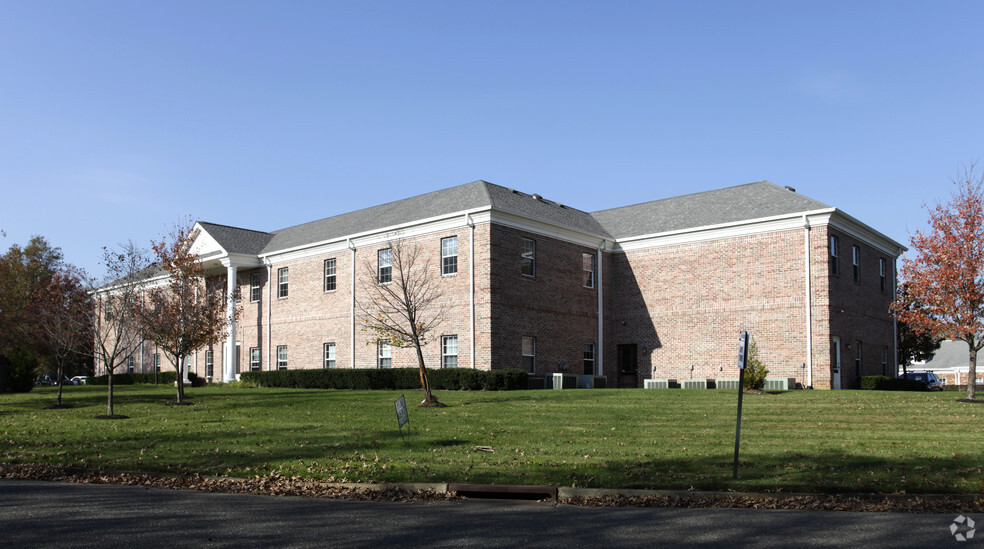 149 Avenue At the Cmn, Shrewsbury, NJ for lease - Primary Photo - Image 1 of 5